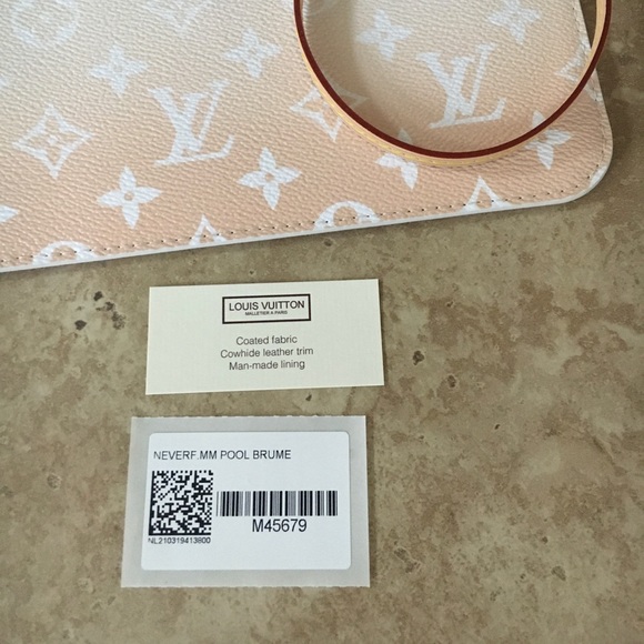 Louis Vuitton Neverfull MM Pouch - Picture 8 of 8